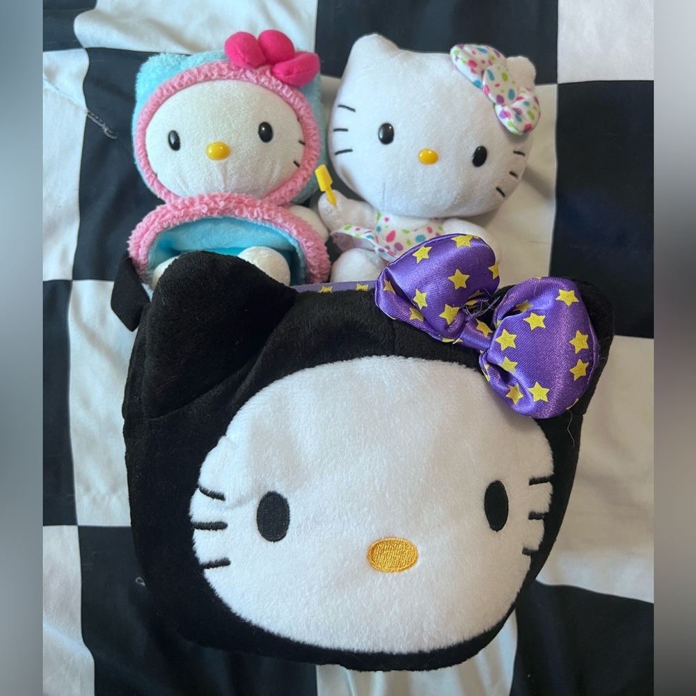 Hello kitty Trick Or Treat Basket W/ Two Plushies